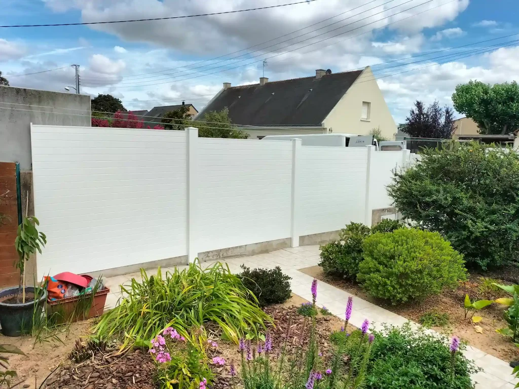 cloture blanche par ouverture system et renov'fermetures